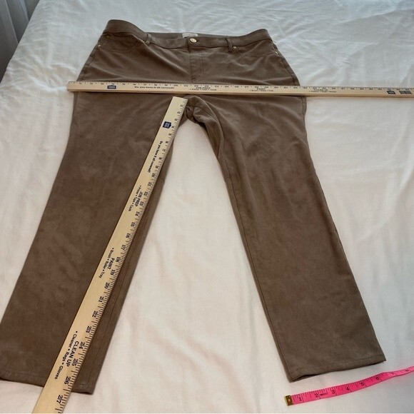 NWOT Chico's Suede Like Crop Pants Tan Pocket Zip Fly Poly Spandex Size 14P - Picture 10 of 12